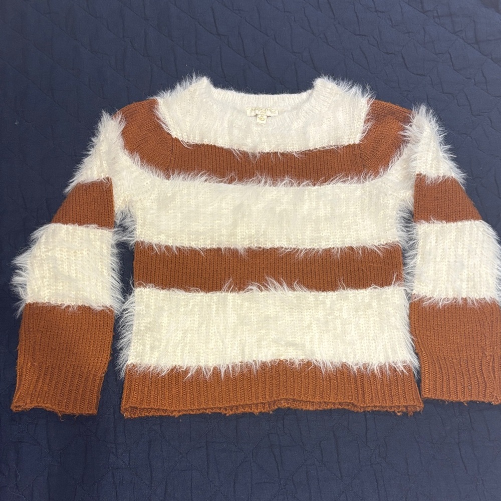 Eyelash Chelsea & Violet Girl’s trendy fall sweater  White and Rust size M (8)